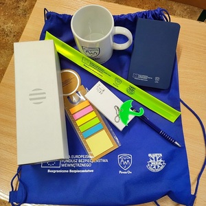 pakiet POWER ON - worek, zakładka, pendrive, zawieszka i opaska odblaskowa, notes, butelka szklana, kubek ceramiczny, długopis