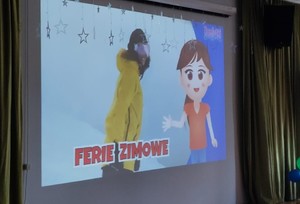 Kadr z filmiku profilaktyczno-edukacyjnego Ferie zimowe