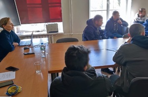 spotkanie policjantek z osobami w Urzędzie Pracy