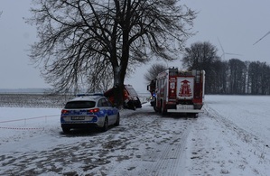 miejsce zdarzenia drogowego z udziałem wozu strażackiego
