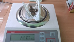 zabezpieczone narkotyki na wadze