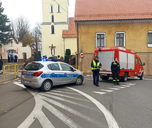 Policjanci podczas zabezpieczenia.