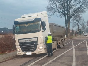 działania Bezpieczny kierowca ciężarówki