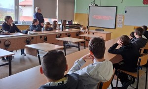 spotkanie policjantek z uczniami w Płośnicy