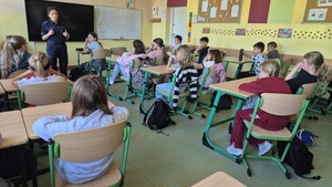 spotkanie policjantek z uczniami