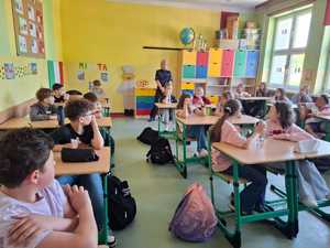 spotkanie policjantek z uczniami
