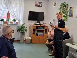 STOP włamaniom do domów - spotkanie policjantek z seniorami