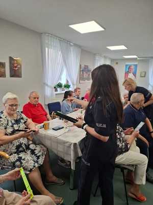 STOP włamaniom do domów - spotkanie policjantek z seniorami