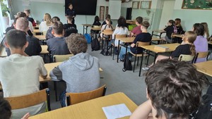 spotkanie policjantek z młodzieżą w Iłowie-Osadzie