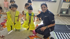 spotkanie funkcjonariuszy z dziećmi