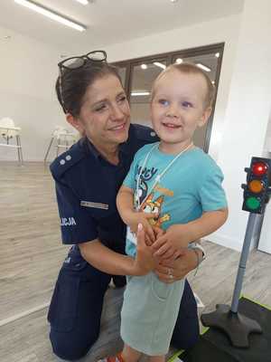 spotkanie funkcjonariuszy z dziećmi