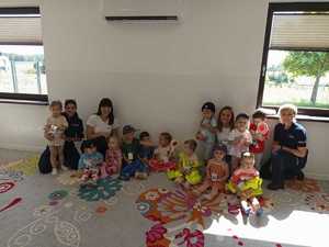 spotkanie funkcjonariuszy z dziećmi