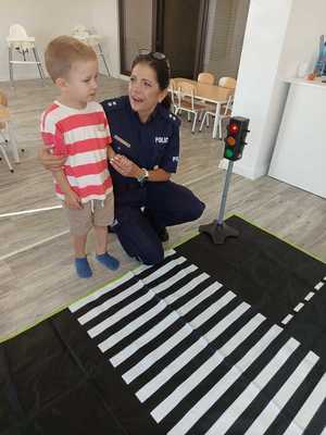 spotkanie funkcjonariuszy z dziećmi