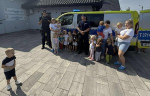 spotkanie funkcjonariuszy z dziećmi