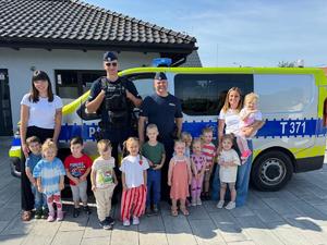 spotkanie funkcjonariuszy z dziećmi