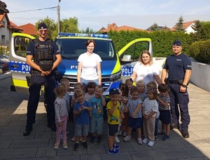 spotkanie funkcjonariuszy z dziećmi