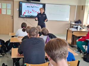 policjantki z wizytą w szkole w Turzy Wielkiej