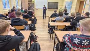 spotkanie policjantek z młodzieżą