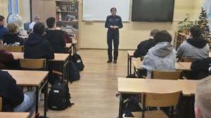 spotkanie policjantek z młodzieżą