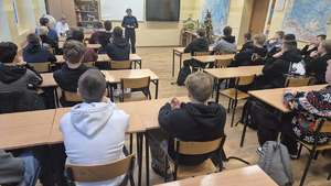 spotkanie policjantek z młodzieżą