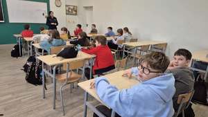 spotkanie policjantki z uczniami