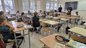 spotkanie policjantki z uczniami