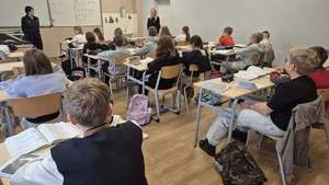 spotkanie policjantki z uczniami