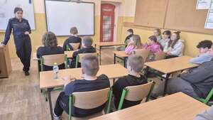 spotkanie policjantki z uczniami