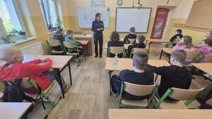 spotkanie policjantki z uczniami