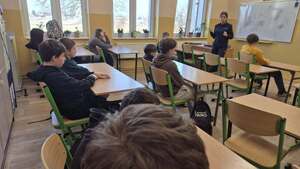 spotkanie policjantki z uczniami