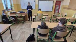 spotkanie policjantki z uczniami