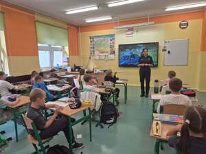 Spotkania policjantów w szkołach w ramach Bezpiecznej drogi do szkoły