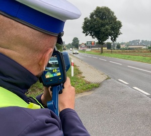 policjanci podczas działań prędkość