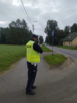 policjanci podczas działań prędkość