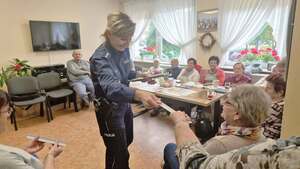 spotkanie policjantki z seniorami